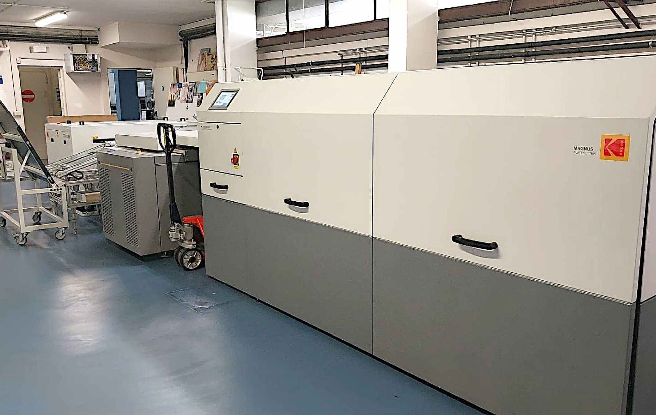 KODAK MAGNUS Q800 thermal computer-to-plate platesetter in a commercial pre-press facility